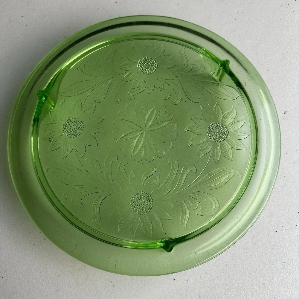 Vintage 1930s Jeannette Glass Green Deprssion Cake Plate Plant Stand Sunflowers